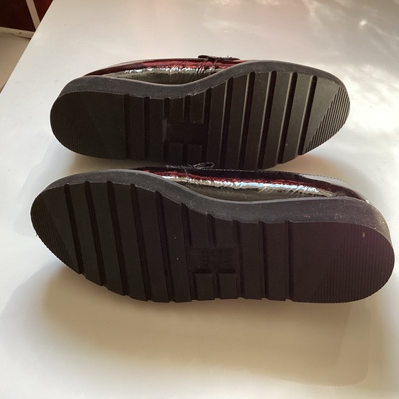 Naturalizer Black Patent Loafers - Picture 6 of 7